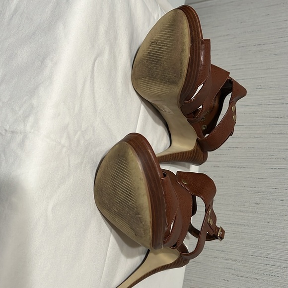 Shoes - Picture 4 of 6